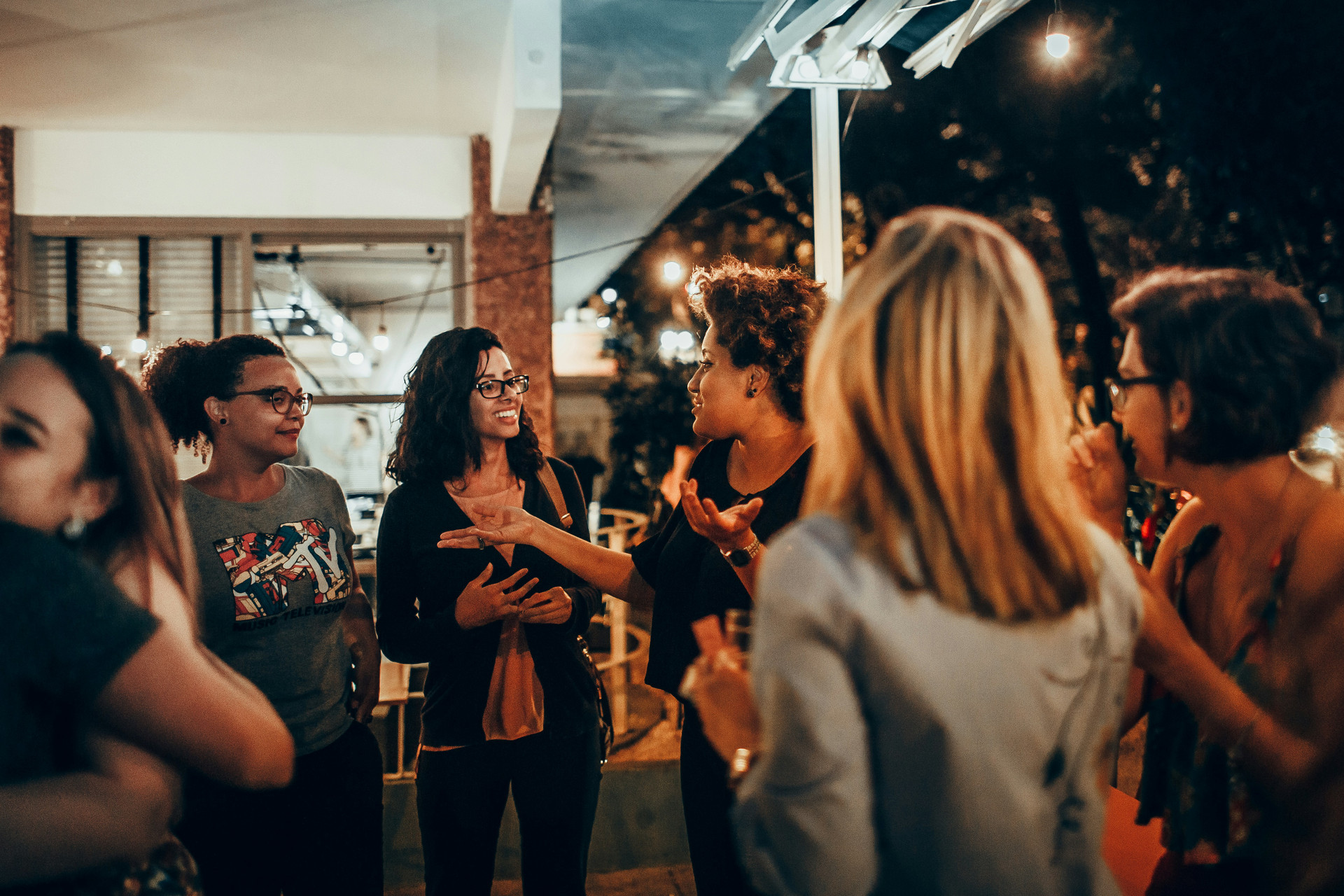 grou pof you professional women at social event